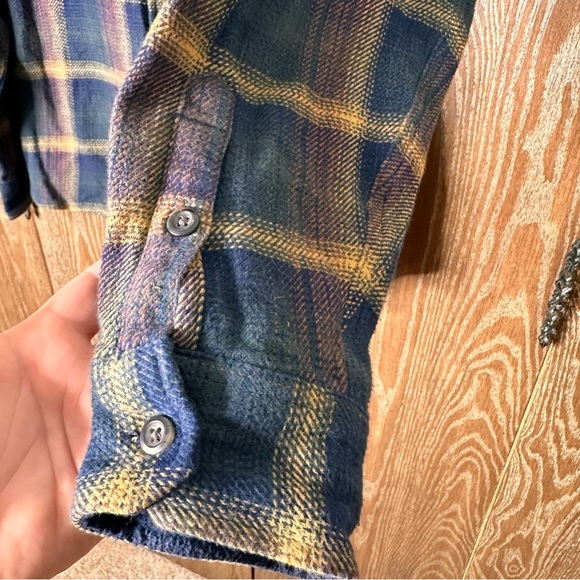 Orvis Men's Big Bear Heavyweight Double Brushed Plaid Flannel Button Down Shirt - Picture 4 of 12